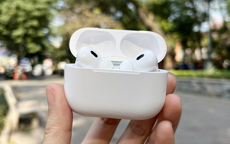 Hộp sạc tai nghe bluetooth có tác dụng gì?