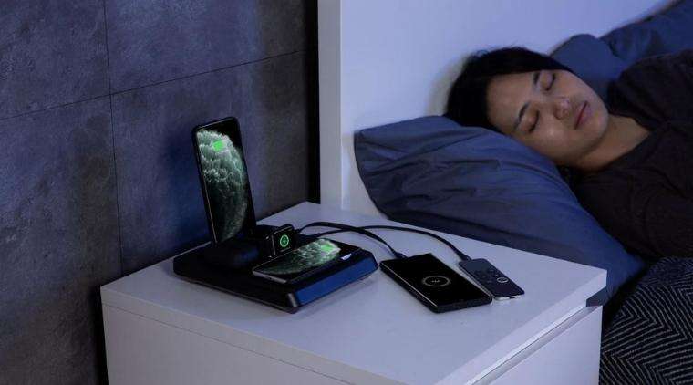 Thói quen sạc điện thoại bằng sạc dự phòng qua đêm 